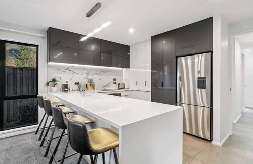 Arthur's Point Apartment | Gallerie Coronet Summ