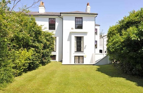 Gosport House | Gallery - a house that sleeps 18 guests in 5 bedrooms