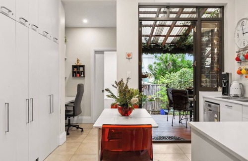 Newtown House | Gallery Getaway NewtownAlexandria Creative Hub