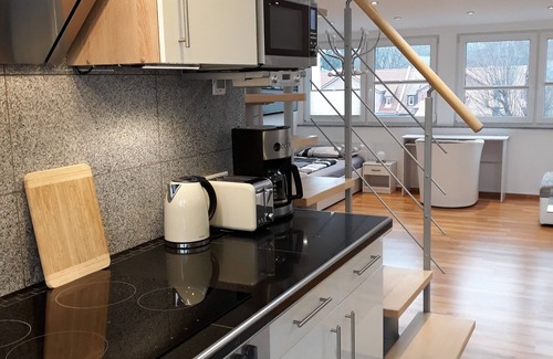 Stein Apartment | Gallery living. Lena-Marie, * AIR CONDITIONING *, Nuremberg/Stein near Faber-Castel Castle
