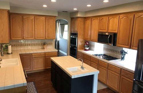 Folsom House | Gallinger · Fabulous Grand Home Pool~Jacuzzi Central Walkable