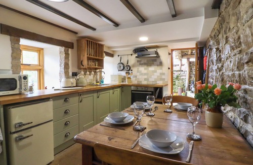 Thornton Rust Cottage | GALLIVANTIN COTTAGE, family friendly, with open fire in Aysgarth