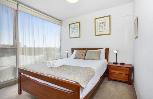 Kensington Apartment | Gallop to Your Getaway