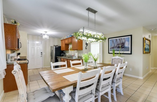 El Lago House | ‘Galloping Seahorse’ Seabrook Home ~ 4 Mi to NASA!