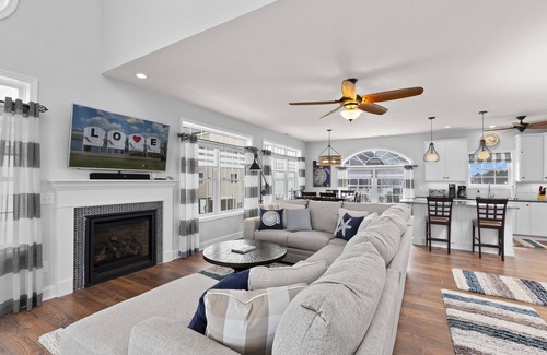 Captain's Cove House | Gallops Point - Luxury on the Chincoteague Bay!