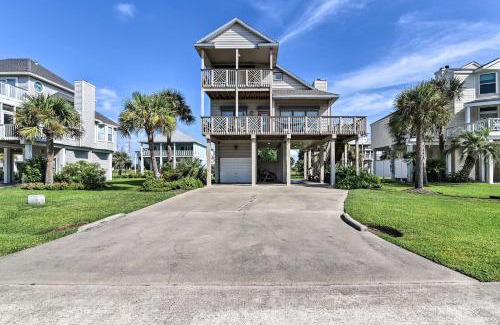 Pirates Beach West House | Galveston Beach Retreat House - Walk to Beach