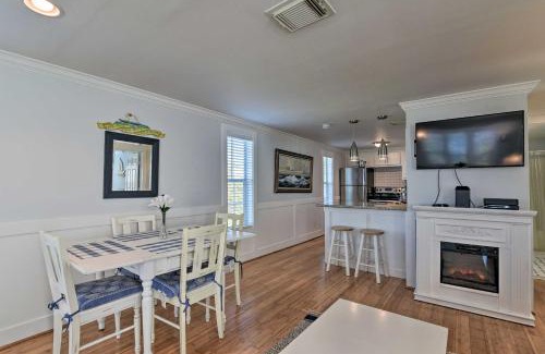 Galveston House | Galveston Cottage with Deck Walk to Beach!