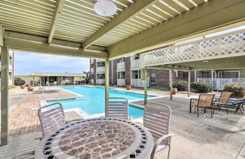 Galveston Apartment | Galveston East End Condo with Pool Less Than 1 Mi to Beach!