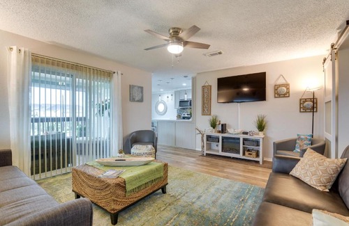 Galveston House | Galveston Getaway with Hot Tub Near Beach!