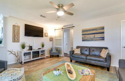 Galveston House | Galveston Getaway with Hot Tub Near Beach!