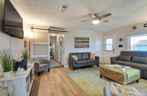 Galveston House | Galveston Getaway with Hot Tub Near Beach!