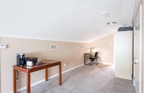 Dickinson House | Galveston/Kemah ✭3kft²✭King ✭Full Kitchen✭Parking