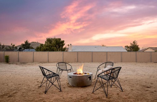 Yucca Valley House | Gambel by AvantStayJTree Escape w Entertainers Yard Firepit 3000SF
