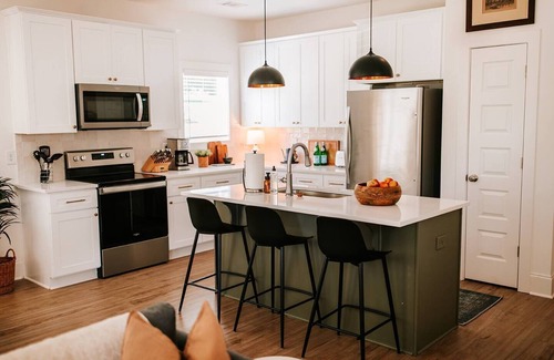 Athens House | Game Day 4BR Escape by MHM Luxury Properties