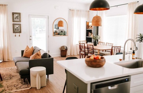 Athens House | Game Day 4BR Escape by MHM Luxury Properties