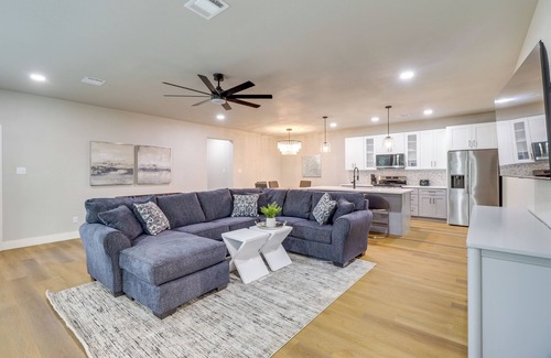 Central Arlington House | Game-Day Getaway < 1 Mi to AT&T Stadium