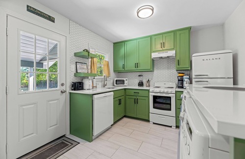 Central Arlington House | Game Day Getaway- 2 bedroom gem