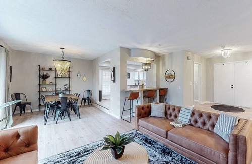Canton Boat Rental | Game Day Getaway: Cozy Retreat Steps from HOF