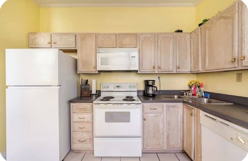 Springfield House | Game Day Hideaway 3BR Walkable to Stadium Free WIFI Work station Beaches Near