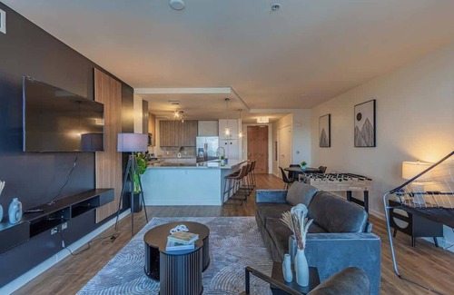 Downtown Phoenix Apartment | Game Day in PHX | Pool, Gym, Parking, Balcony, W/D
