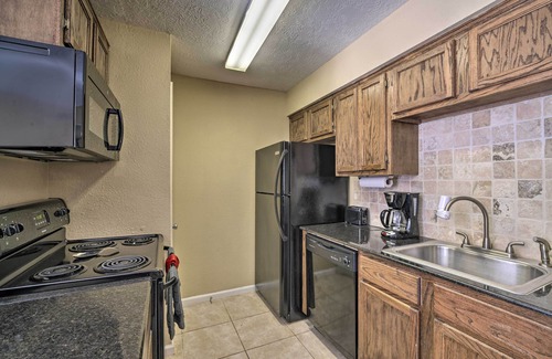 College Station Apartment | Game Day Retreat: Pool Access, 2 Mi to Texas A & M
