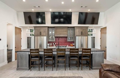 Forest Lake House | Game Day Vacay, ROLL TIDE AT THE 405