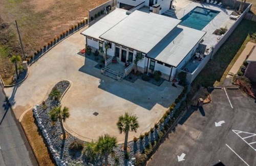 Forest Lake House | Game Day Vacay, ROLL TIDE AT THE 405