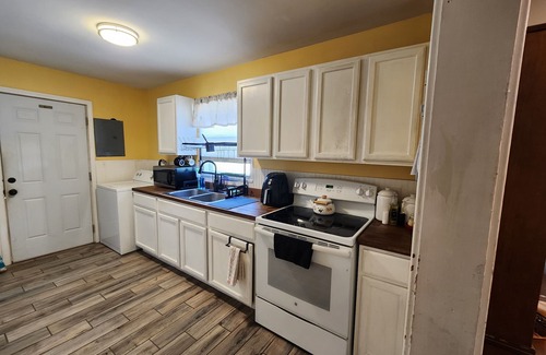 West Point House | game day weekend! charming 2-bedroom in meadowbrook.
