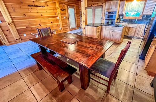Grassy Creek Cabin | Game Nights, Cozy Beds & Scenic Views - All at Dream Mtn Lodge!