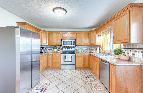 Gouldsboro House | Game Room, Deck & Fire Pit: Covington Township Gem