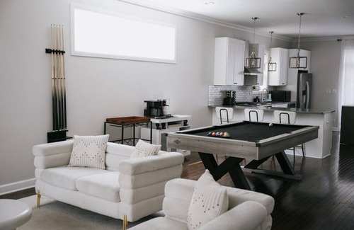 Belmont Cragin Apartment | Game Room Fire-pit Playground Gym Billiard