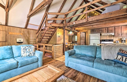 Pocono Lake Cabin | Game Room & Fire Pit: Tree-Lined Pocono Lake Cabin
