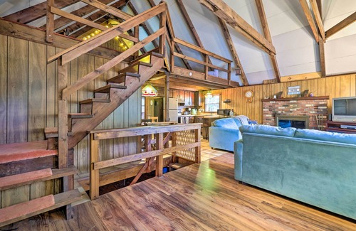 Pocono Lake Cabin | Game Room & Fire Pit: Tree-Lined Pocono Lake Cabin