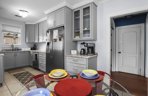 Charleston House | Game Room Hot Tub King Bed WiFi W/D Full Kitchen Pet-Friendly!