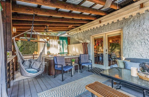 Charleston House | Game Room Hot Tub King Bed WiFi W/D Full Kitchen Pet-Friendly!