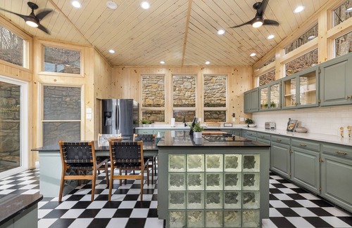 Seven Devils Cabin | Game Room, Hot Tub, Pet-Friendly, Fire-pit, Views on 3-Acres in Seven Devils