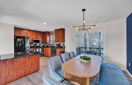 East Stroudsburg House | Game Room Hot Tub Fire Pit Playset Grill