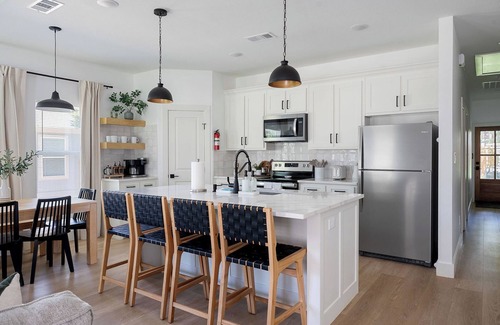 Denison House | Game Room|Mini Golf|Fire Pit|Covered Patio & Grill
