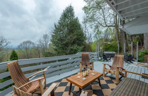 Royal Pines House | Game Room & Mini Golf Hot Tub Fire Pit