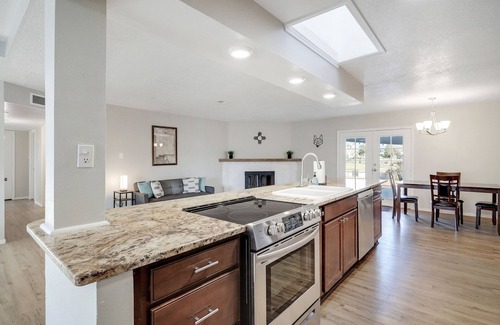 Paradise Hills Civic House | Game Room - Mountain Views - King Bed - near Golf Course - Intel - Rust Medical