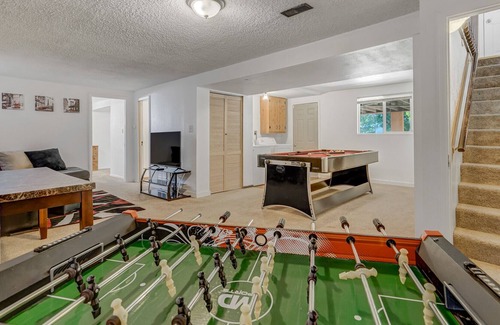 Southeast Colorado Springs House | Game Room | Pet Friendly | 5 miles Downtown!