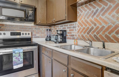 Southeast Colorado Springs House | Game Room | Pet Friendly | 5 miles Downtown!