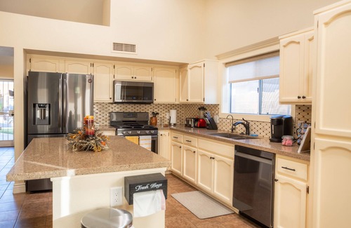 Yuma House | Game Room/Pool and Jacuzzi Cozy Home in Yuma