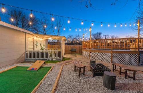 Medical Center District House | Game Room, Pool & Fire Pit At The Medical Center