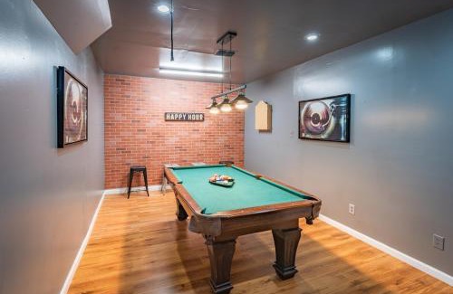 Medical Center District House | Game Room, Pool & Fire Pit At The Medical Center