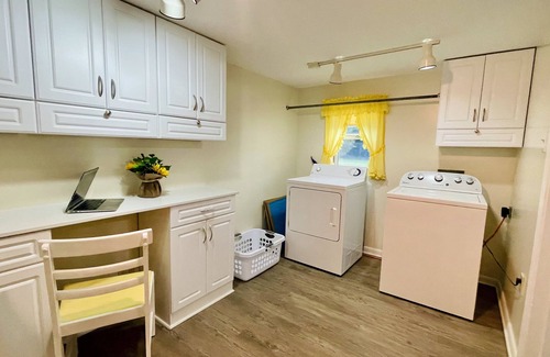 Gulfport House | GAme ROom, Sleep 12, Huge Back Yard, Beach - C