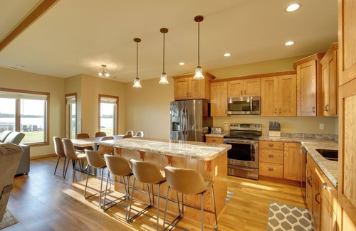 Lake Park House | Game Room + Views: Family Retreat on Silver Lake