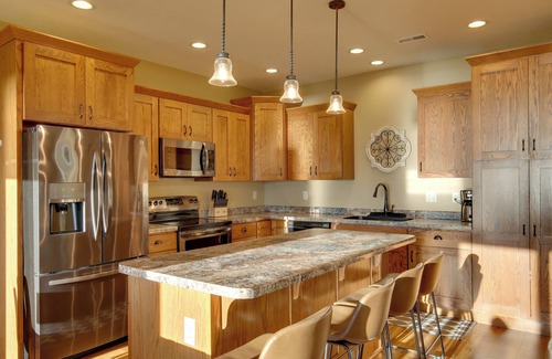 Lake Park House | Game Room + Views: Family Retreat on Silver Lake