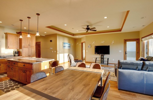 Lake Park House | Game Room + Views: Family Retreat on Silver Lake