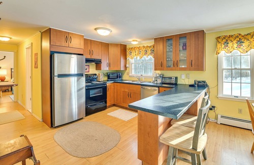 North Creek Cottage | Game Room & Yard: Charming North Creek Home!